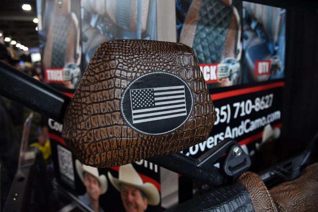 2025 CFMOTO UFORCE 1000


Insert: Midnight Croc
 Trim: Java Croc