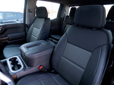 <b>
2021 GMC Sierra 1500
</b>
  <br>
         Insert: Charcoal Sof-Touch S26 (Sim. Leather)
  </br>Trim: Black Sof-Touch S01 (Sim. Leather)
</br>Product: Sim. Leather - Gold Series | Covers and Camo