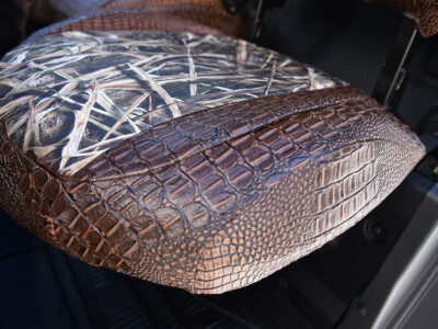 <b> 2026 Can-Am Defender </b>
<br> Insert: Mossy Oak Shadow Grass Blades (Canvas)
</br> Trim: Java Croc (Sim. Leather)
</br> Product: UTV | Covers and Camo