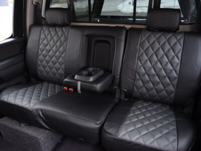 <b>
2010 Nissan Titan
</b>
  <br>
         Insert: Charcoal Sof-Touch S26 Diamond (Sim. Leather)
  </br>Trim: Black Sof-Touch S01 (Sim. Leather)
<br>Product: Sim. Leather - Gold Series</br> | Covers and Camo