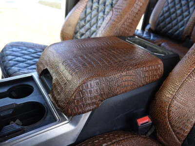 <b>
2018 Ford F-350
</b>
<br>
Insert: Midnight Croc E43 Diamond (Sim. Leather)
</br>Trim: Java Croc E42 (Sim. Leather) 
</br>Product: Exotic - Gold Series | Covers and Camo