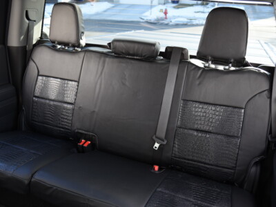 <b>
2022 Chevy Silverado 1500
</b>
  <br>
         Insert: Midnight Croc E43 (Sim. Leather)
  </br>Trim: Black SofTouch S01 (Sim. Leather)
</br>Product: Sim. Leather - Gold Series | Covers and Camo
