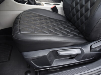 <b>
2019 Volkswagon Jetta 
</b>
  <br>
         Insert: Black Ostrich E01 Diamond (Sim. Leather) 
  </br>Trim: Black SofTouch S01 (Sim. Leather)
</br>Product: Sim. Leather - Gold Series | Covers and Camo