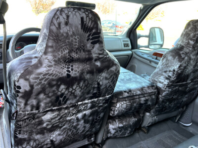 <b>
2003 Ford F350
</b>
  <br>
         Insert: Charcoal Ostrich E26 (Sim. Leather)
  </br>Trim: Kryptek Raid C72 (Canvas)
<br>Product: Camo - Gold Series </br> | Covers and Camo