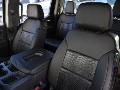 <b>
2022 Chevy Silverado 1500
</b>
  <br>
         Insert: Midnight Croc E43 (Sim. Leather)
  </br>Trim: Black SofTouch S01 (Sim. Leather)
</br>Product: Sim. Leather - Gold Series | Covers and Camo