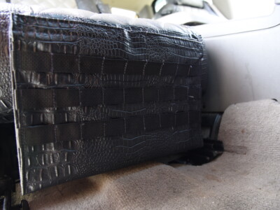 <b>
2006 Chevy Silverado 3500
</b>
  <br>
         Insert: Charcoal Ostrich E26 Diamond (Sim. Leather)
  </br>Trim: Midnight Croc E43 (Sim. Leather)
</br>Product: Exotic - Gold Series | Covers and Camo