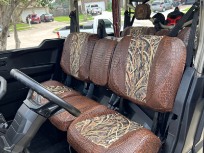 <b> 2023 Can-Am Defender </b>
<br> Insert: Mossy Oak Shadow Grass Blades C57 (Canvas)
</br> Trim: Java Croc E42 (Sim. Leather)
</br> Product: UTV | Covers and Camo