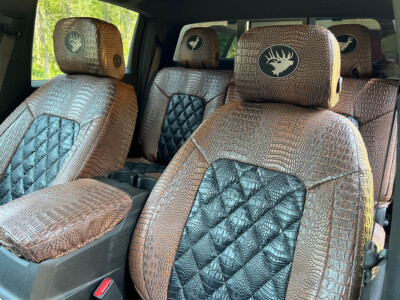 <b>
2024 GMC Canyon
</b>
<br>
Insert: Midnight Croc Diamond E43 (Sim. Leather)
</br>Trim: Java Croc E42 (Sim. Leather)
<br> Product: Exotic - Gold Series </br> | Covers and Camo