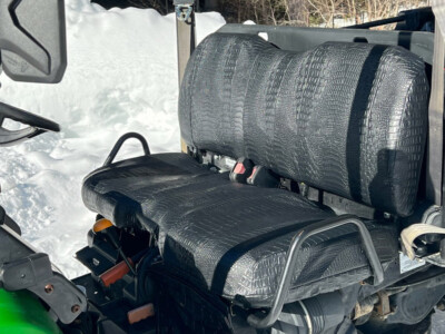 <b>
2015 John Deere Gator 825
</b>
  <br>
         Insert: Midnight Croc E43 (Sim. Leather)
  </br>Trim: Midnight Croc E43 (Sim. Leather)
<br> Product: UTV </br> 2015 John Deere Gator Exotic Seat Covers in Black Croc Covers & Camo