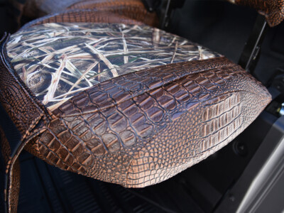 <b> 2026 Can-Am Defender </b>
<br> Insert: Mossy Oak Shadow Grass Blades (Canvas)
</br> Trim: Java Croc (Sim. Leather)
</br> Product: UTV | Covers and Camo