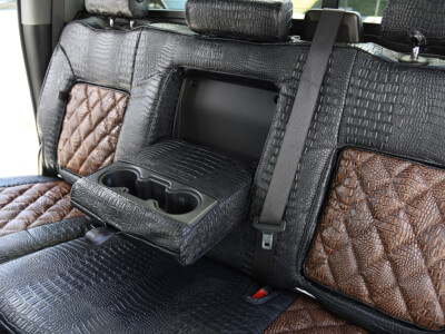 <b>
2024 GMC Sierra 3500
</b>
<br>
Insert: Java Croc Diamond Stitch
</br> Trim: Midnight Croc
</br>Product: Exotic - Gold Series | Covers and Camo